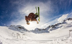 【足彩网平台】延续纪录！亚历山大干拔三分锁定胜局，连续116场20+书写传奇