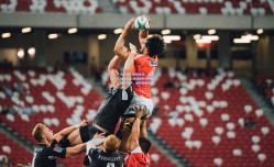 足彩网：每体独家，桑坦德竞技无缘超级杯仍列队致敬巴萨，体育精神闪耀足坛