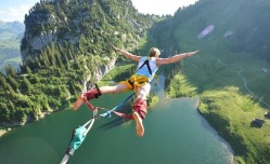 足彩网平台|队报曝药厂天价追兰斯中卫科内 国米亦加入争夺战