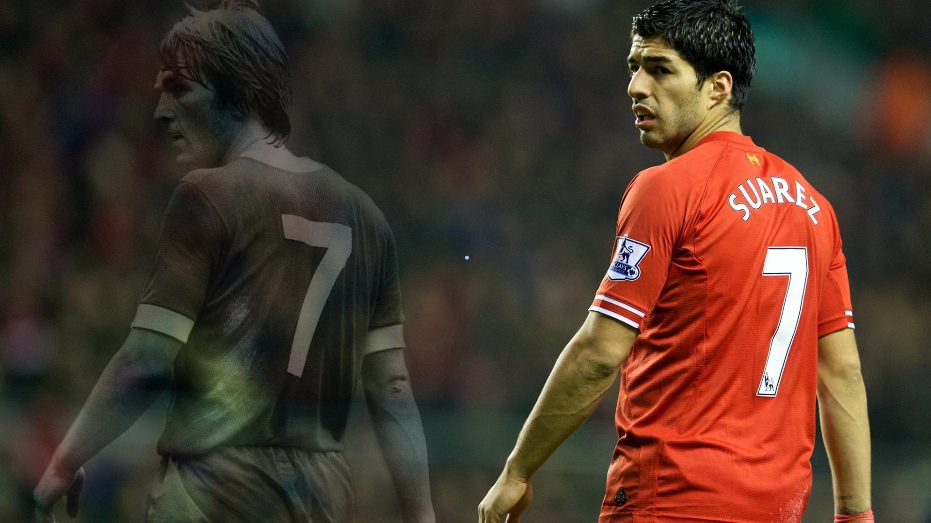 利物浦抵达画面，全队抵达曼彻斯特，备战关键战役引燃球迷热情